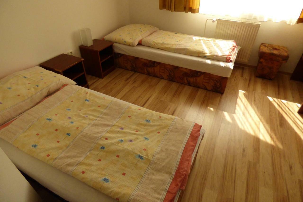 Отель Vazinka Madunice Экстерьер фото